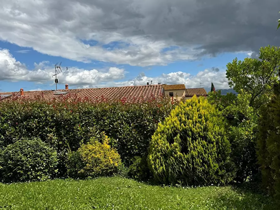 Immagine 41 di Villa in affitto  a Capannori
