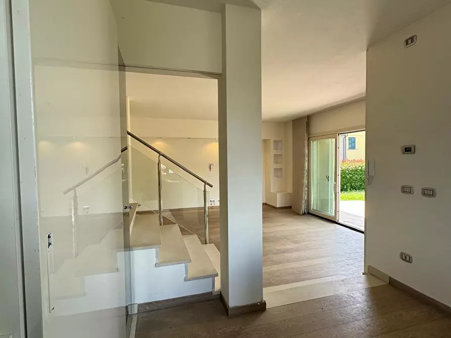 Immagine 32 di Villa in affitto  a Capannori