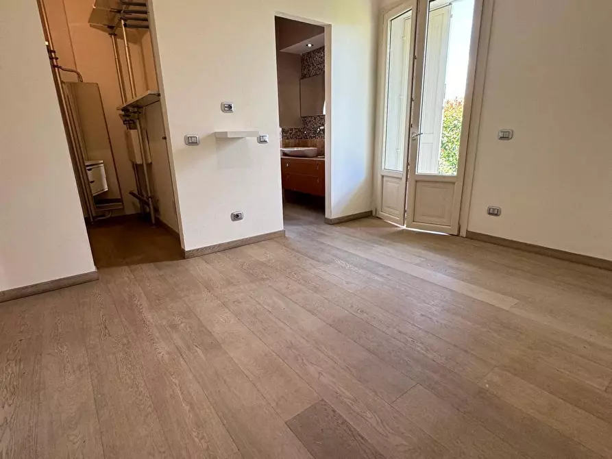 Immagine 25 di Villa in affitto  a Capannori