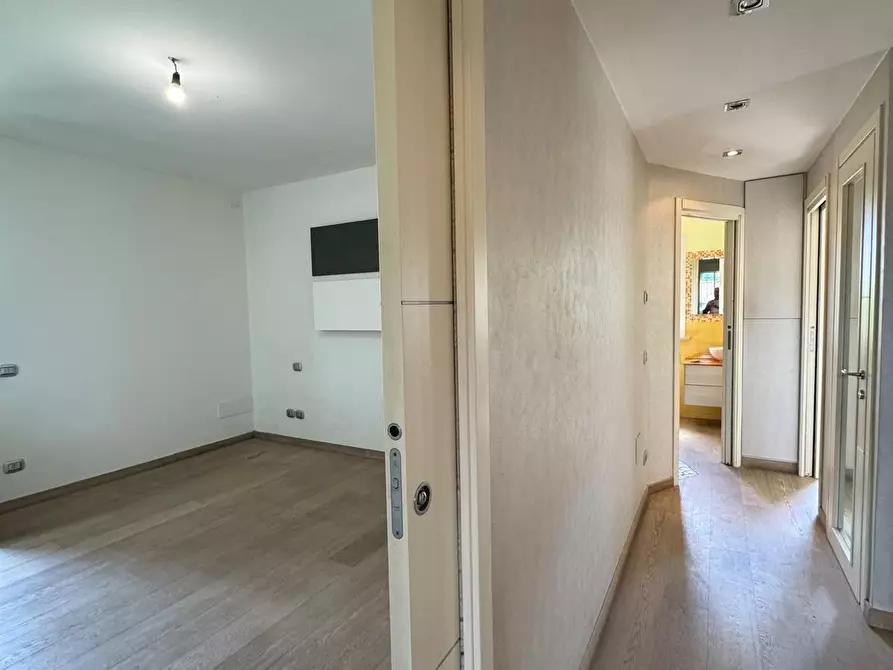 Immagine 6 di Villa in affitto  a Capannori