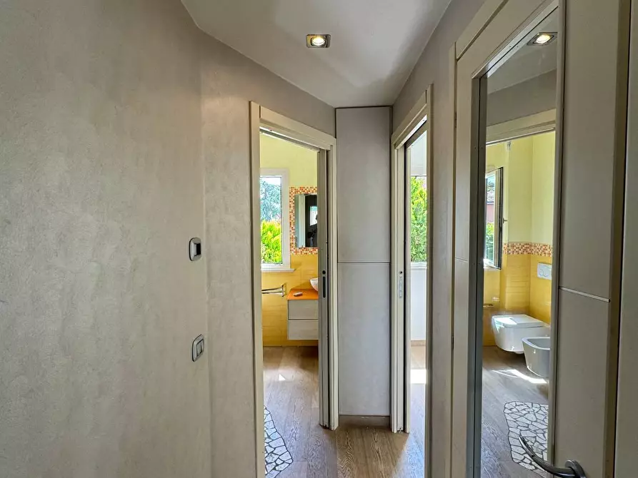 Immagine 43 di Villa in affitto  a Capannori