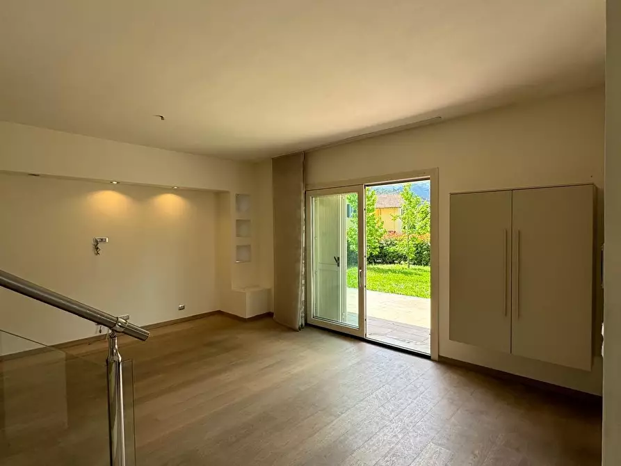 Immagine 2 di Villa in affitto  a Capannori