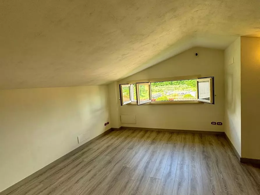 Immagine 38 di Villa in affitto  a Capannori