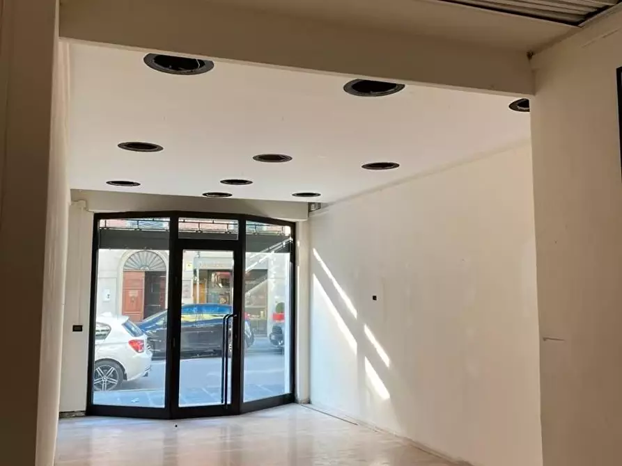 Immagine 1 di Locale commerciale in affitto  a Altopascio