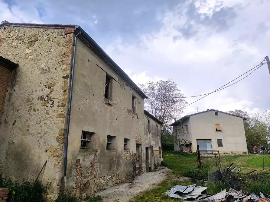Immagine 4 di Casa colonica in vendita  a Lucignano