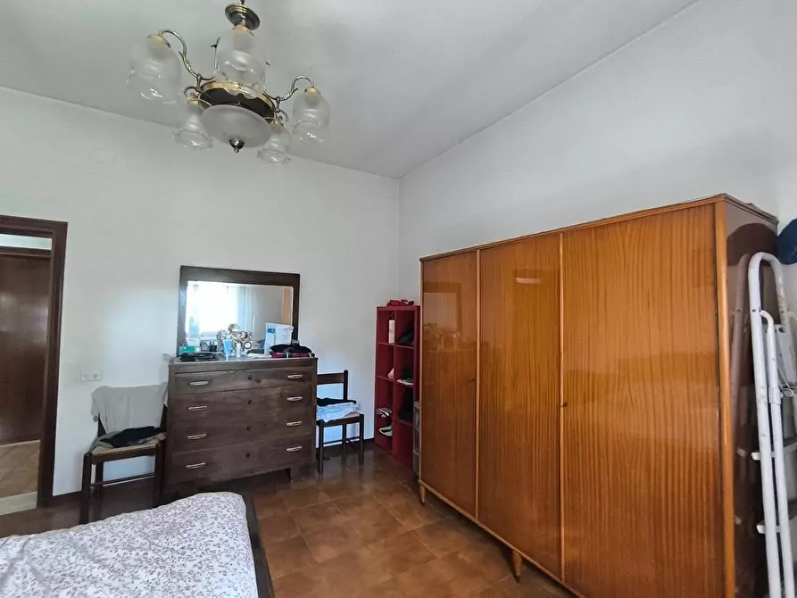Immagine 38 di Casa colonica in vendita  a Lucignano