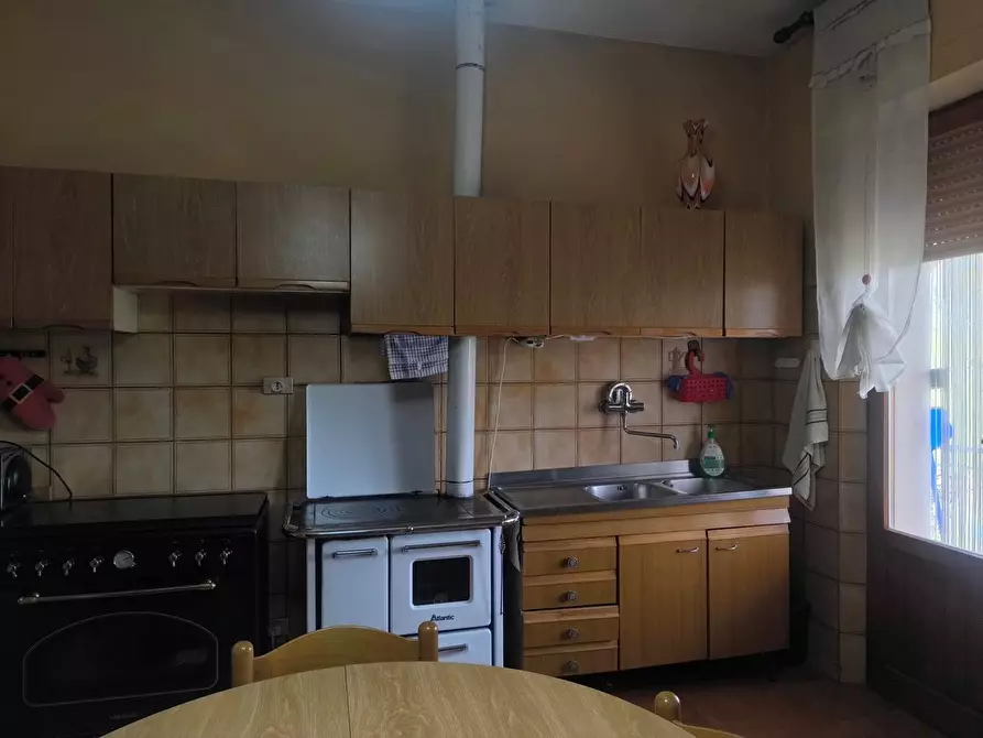 Immagine 45 di Casa colonica in vendita  a Lucignano