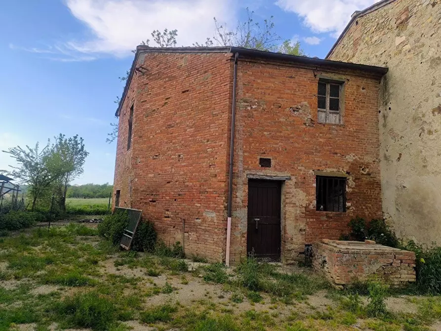 Immagine 6 di Casa colonica in vendita  a Lucignano