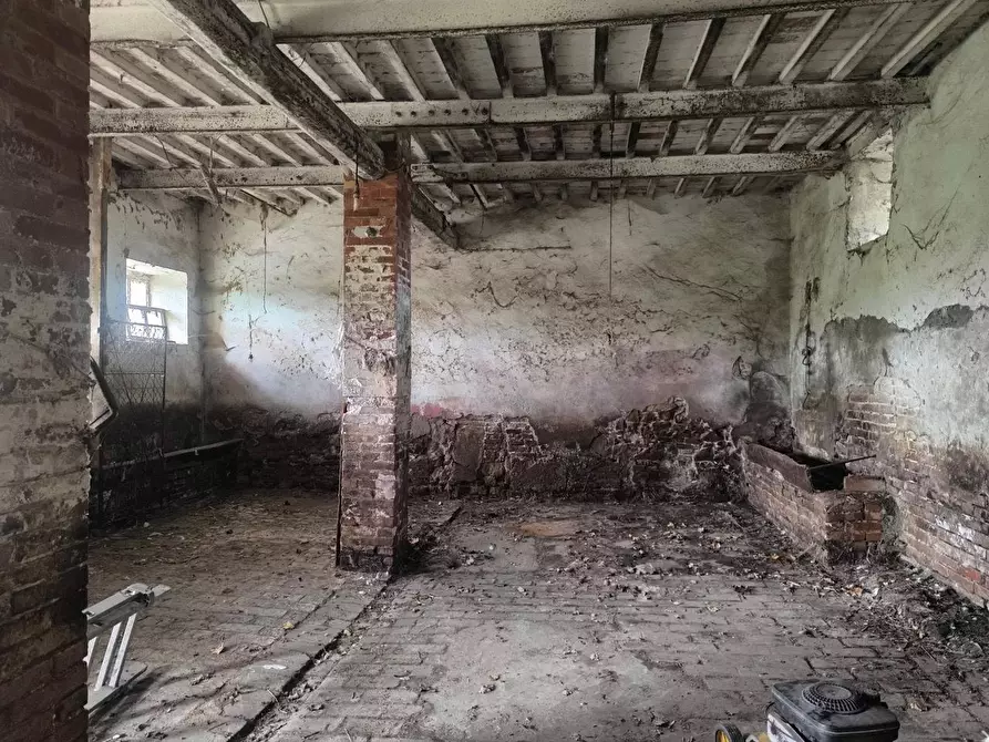 Immagine 10 di Casa colonica in vendita  a Lucignano