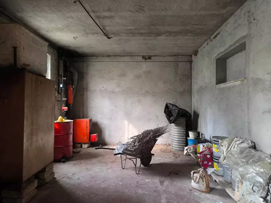 Immagine 49 di Casa colonica in vendita  a Lucignano
