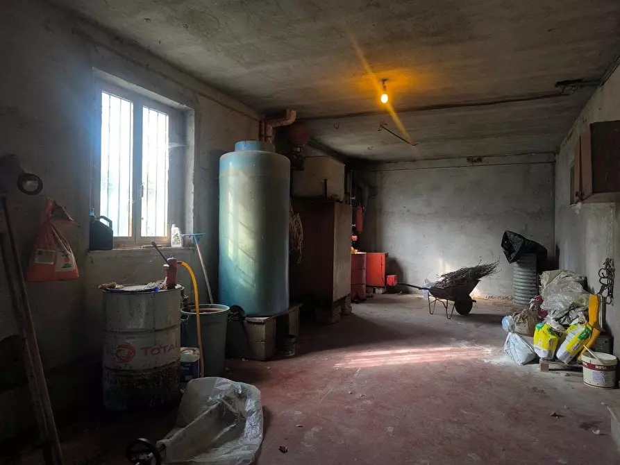 Immagine 47 di Casa colonica in vendita  a Lucignano