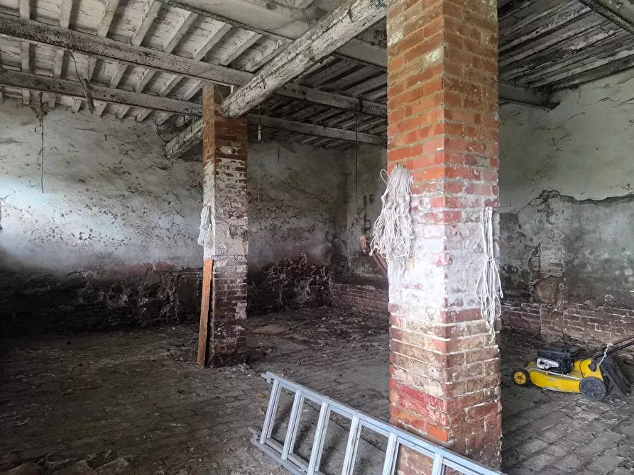 Immagine 11 di Casa colonica in vendita  a Lucignano