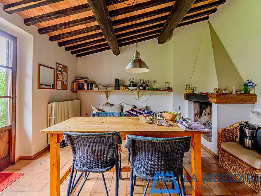 Immagine 4 di Casa colonica in vendita  a Lamporecchio