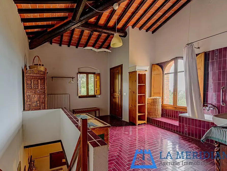 Immagine 10 di Casa colonica in vendita  a Lamporecchio