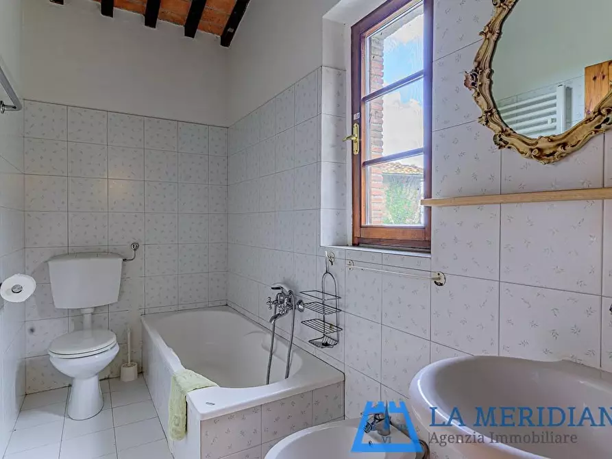 Immagine 25 di Casa colonica in vendita  a Lamporecchio