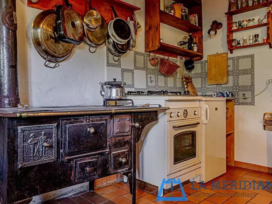 Immagine 12 di Casa colonica in vendita  a Lamporecchio