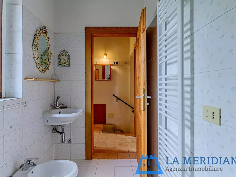 Immagine 23 di Casa colonica in vendita  a Lamporecchio