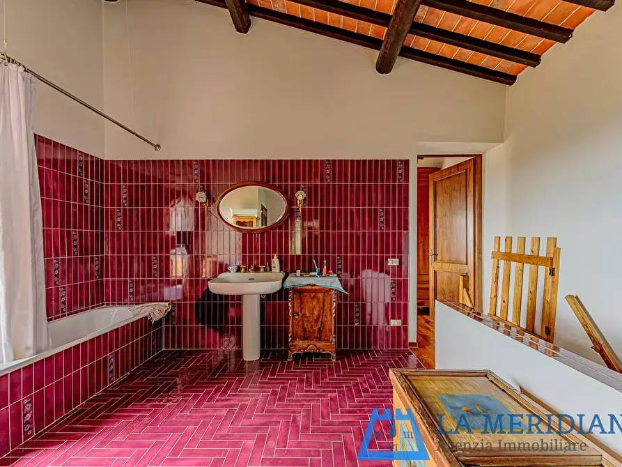 Immagine 7 di Casa colonica in vendita  a Lamporecchio