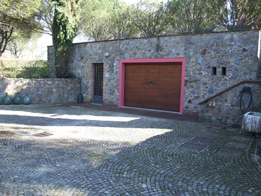 Immagine 10 di Rustico / casale in vendita  a Lucca
