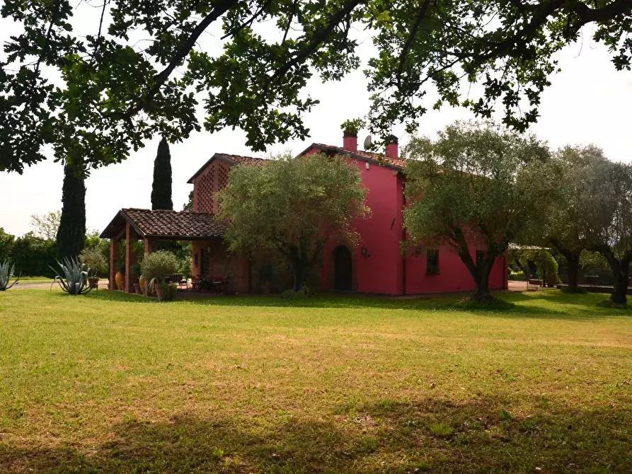 Immagine 1 di Rustico / casale in vendita  a Lucca