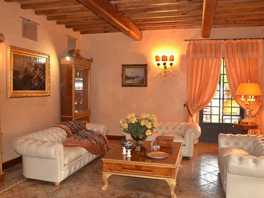 Immagine 19 di Rustico / casale in vendita  a Lucca