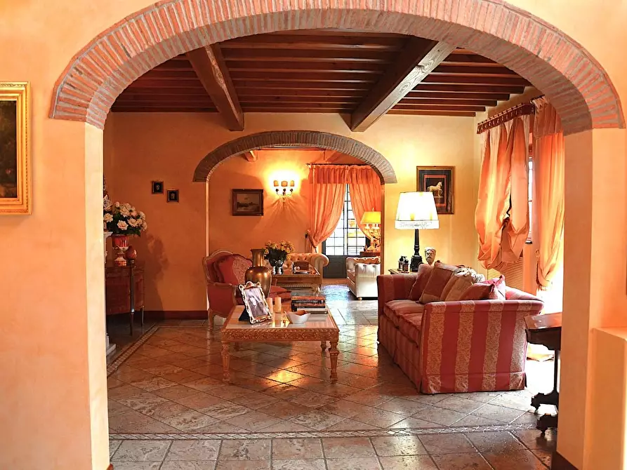 Immagine 18 di Rustico / casale in vendita  a Lucca