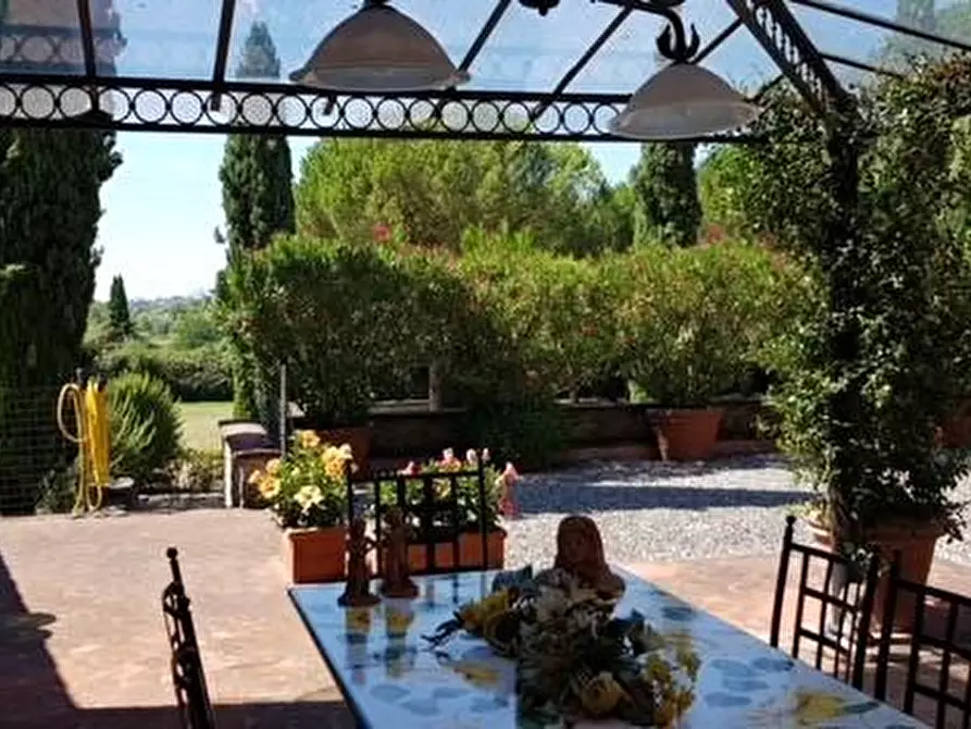 Immagine 5 di Rustico / casale in vendita  a Lucca