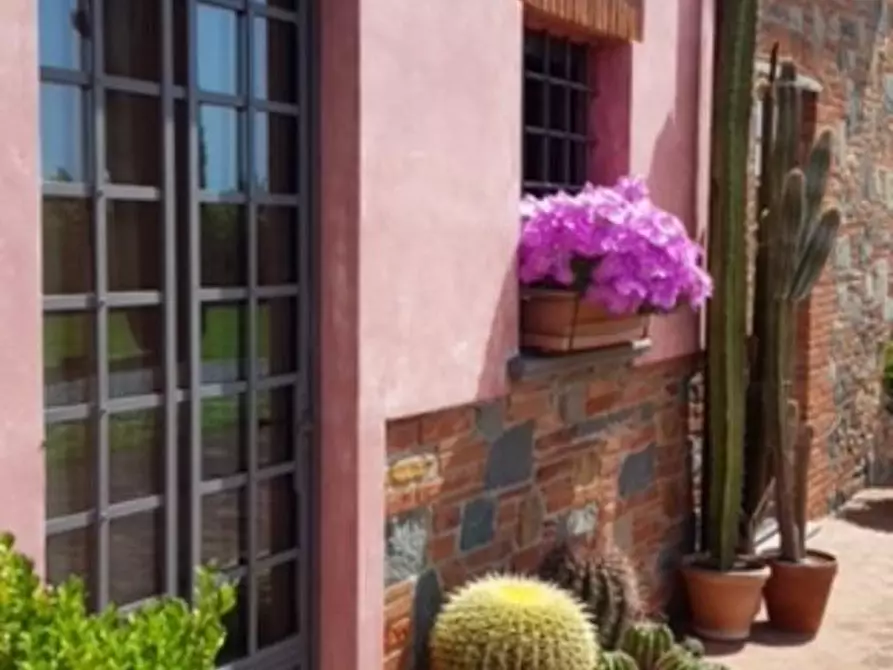 Immagine 9 di Rustico / casale in vendita  a Lucca