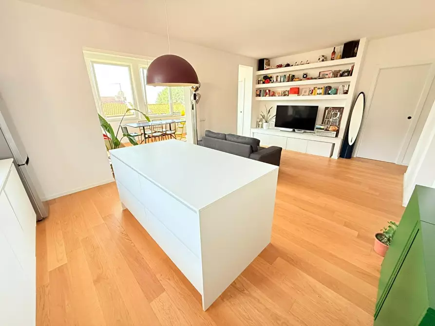 Immagine 8 di Appartamento in vendita  a Massa