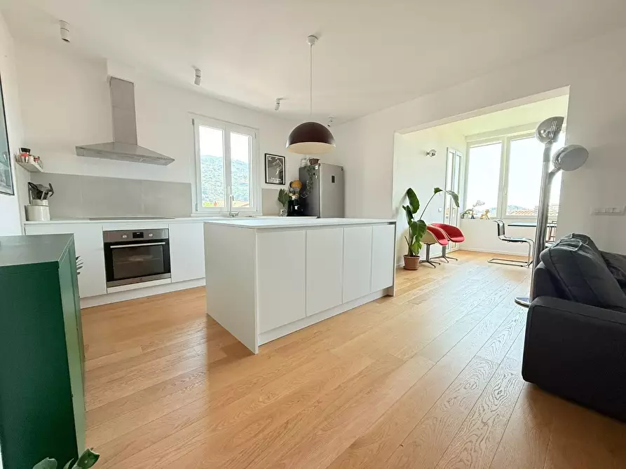 Immagine 5 di Appartamento in vendita  a Massa