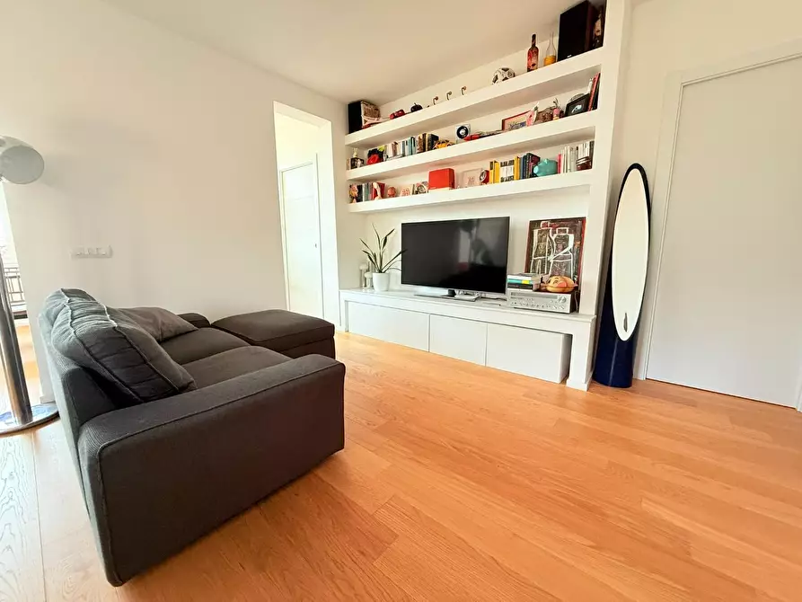 Immagine 2 di Appartamento in vendita  a Massa