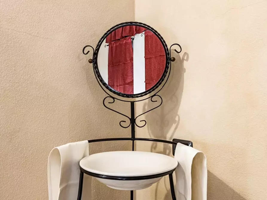 Immagine 12 di Appartamento in vendita  a Lajatico