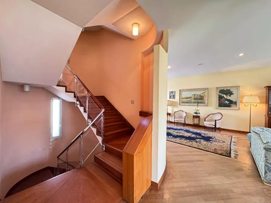 Immagine 4 di Villa in vendita  a Empoli