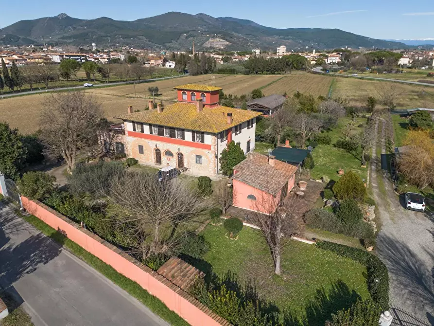 Immagine 9 di Villa in vendita  a Pontedera