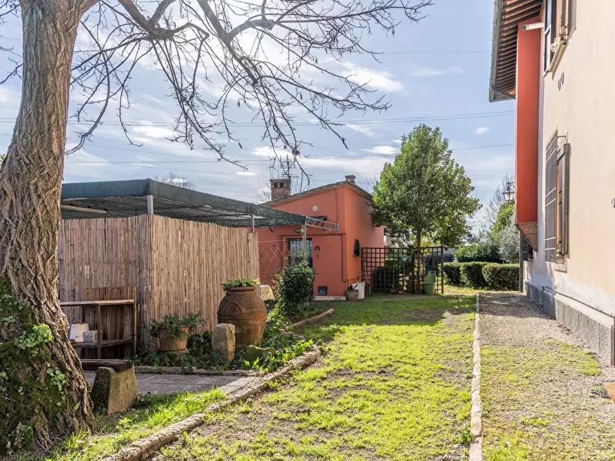 Immagine 18 di Villa in vendita  a Pontedera