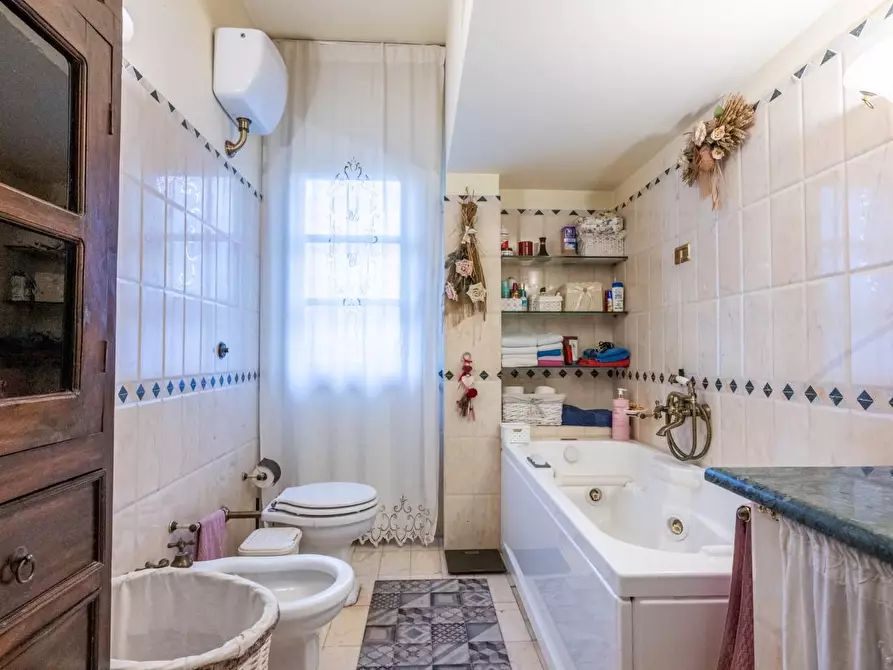 Immagine 87 di Villa in vendita  a Pontedera