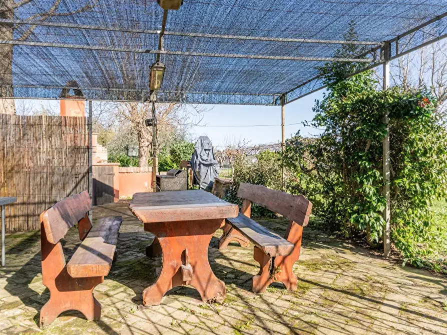 Immagine 15 di Villa in vendita  a Pontedera