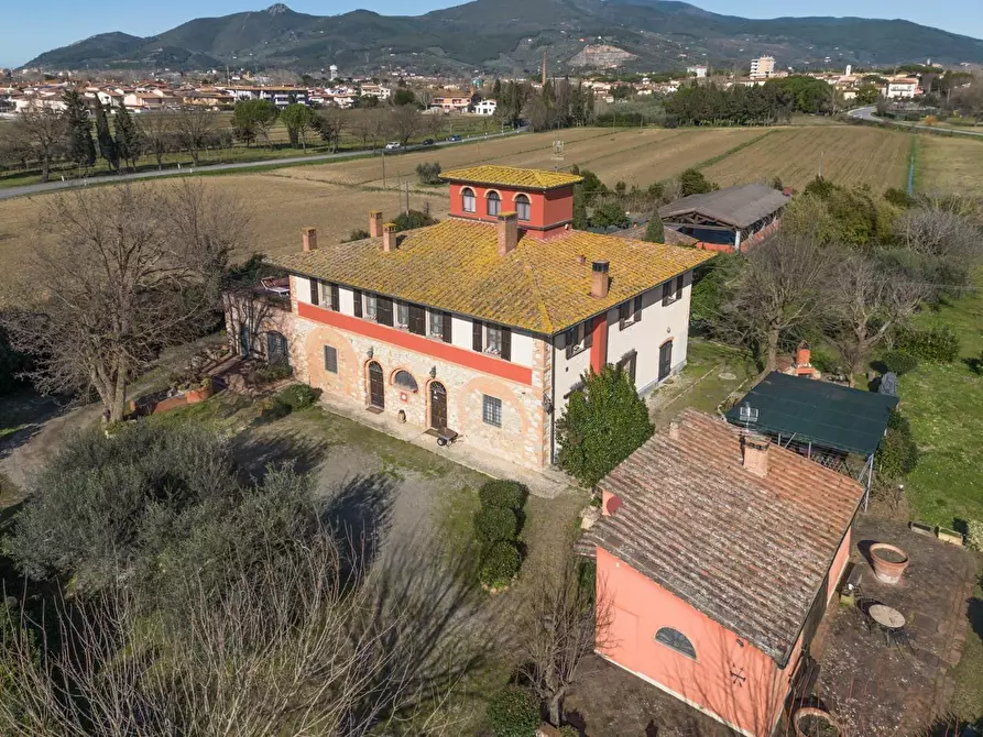 Immagine 10 di Villa in vendita  a Pontedera