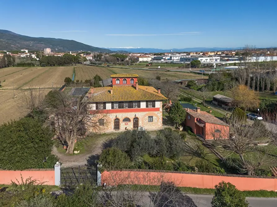 Immagine 11 di Villa in vendita  a Pontedera