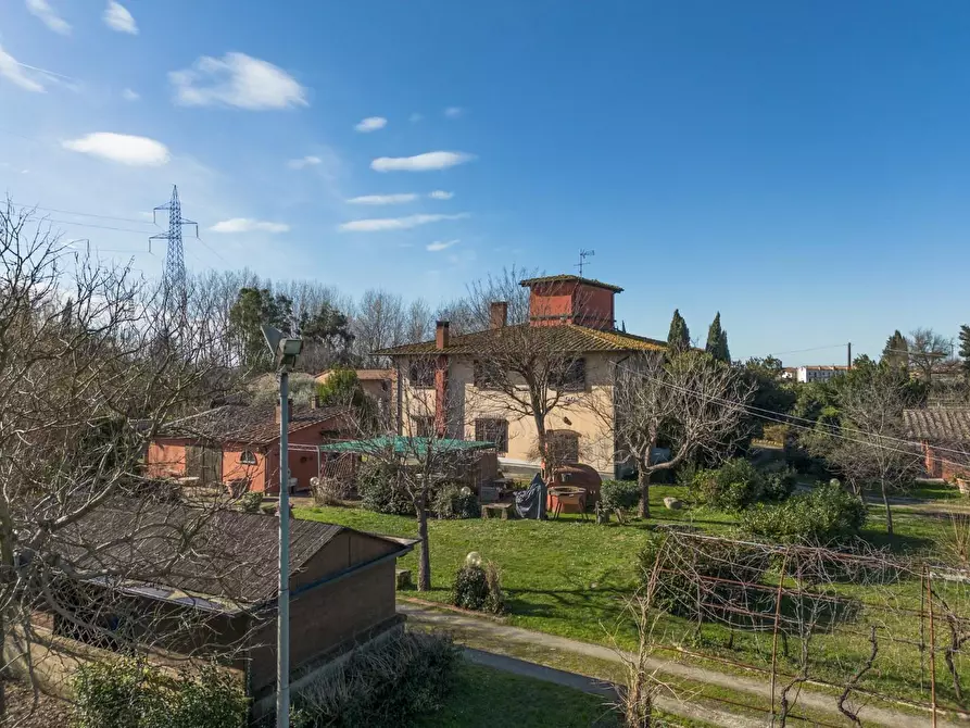 Immagine 12 di Villa in vendita  a Pontedera