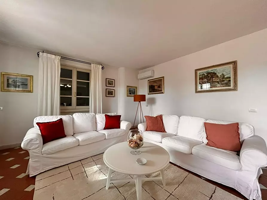 Immagine 11 di Villa in vendita  a Forte Dei Marmi