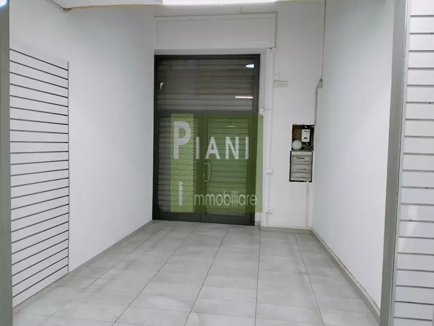 Immagine 4 di Locale commerciale in affitto  a Livorno