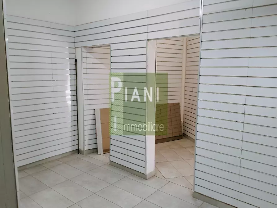 Immagine 5 di Locale commerciale in affitto  a Livorno