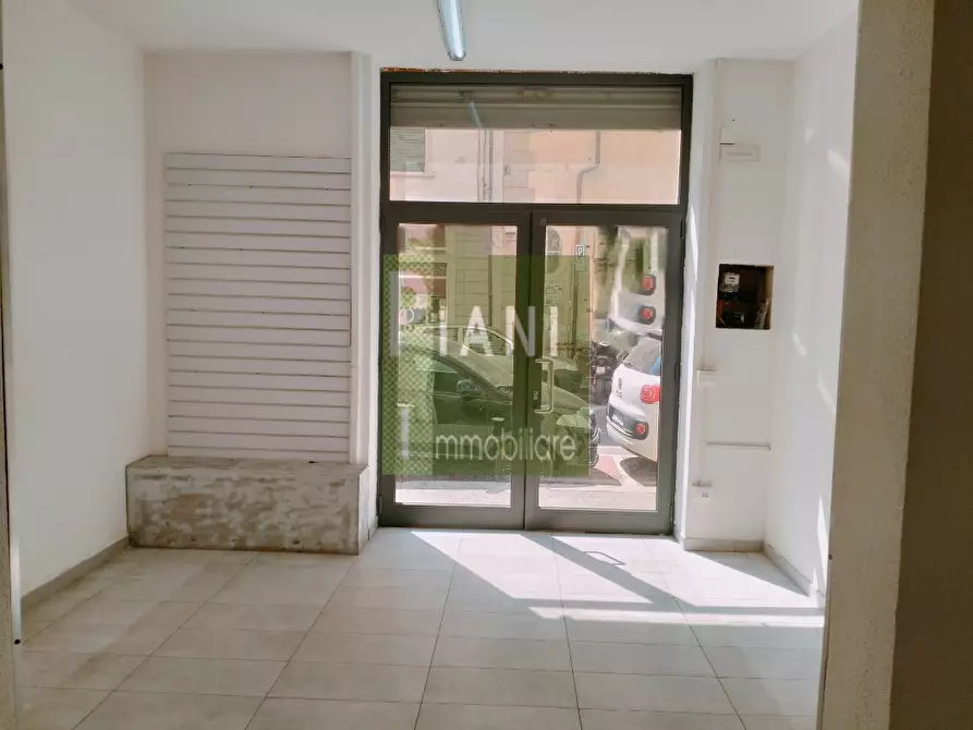 Immagine 7 di Locale commerciale in affitto  a Livorno