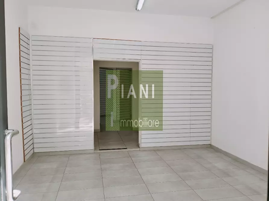 Immagine 8 di Locale commerciale in affitto  a Livorno