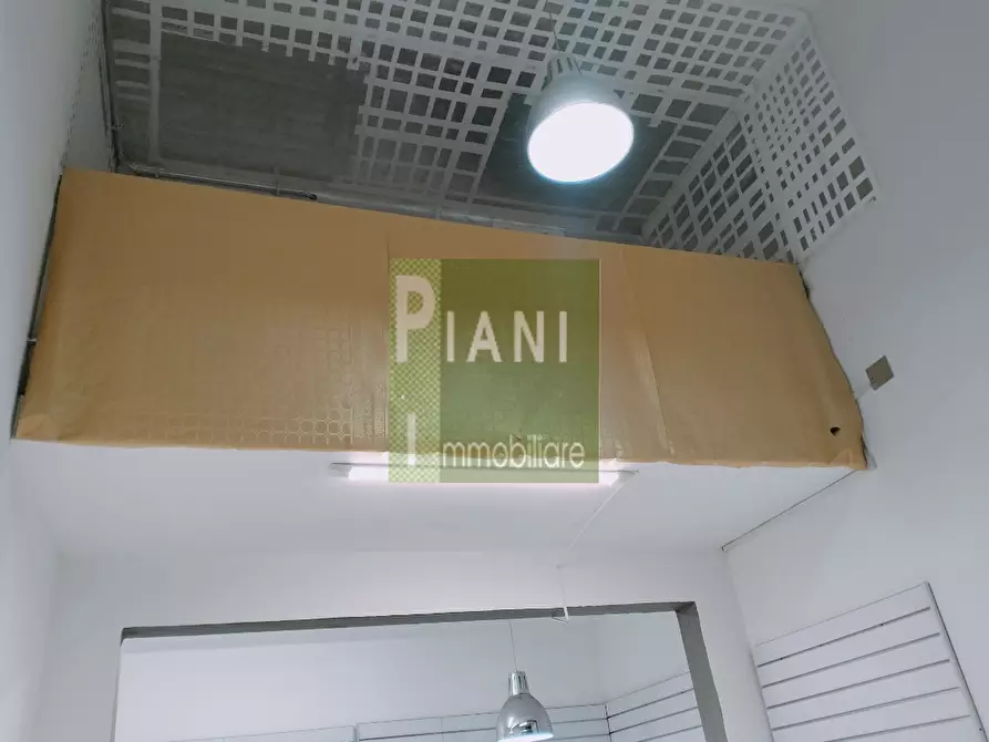 Immagine 3 di Locale commerciale in affitto  a Livorno