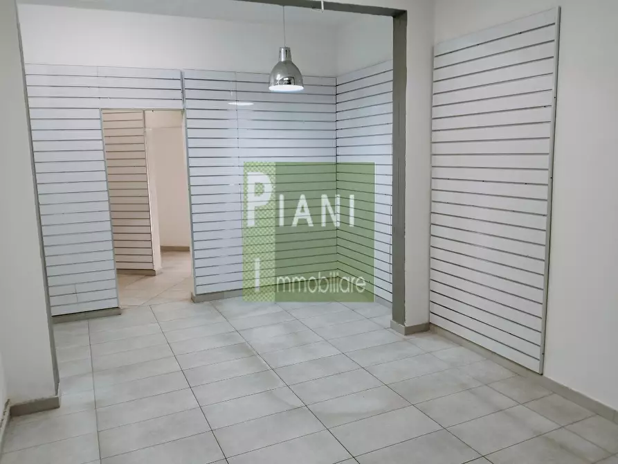 Immagine 2 di Locale commerciale in affitto  a Livorno