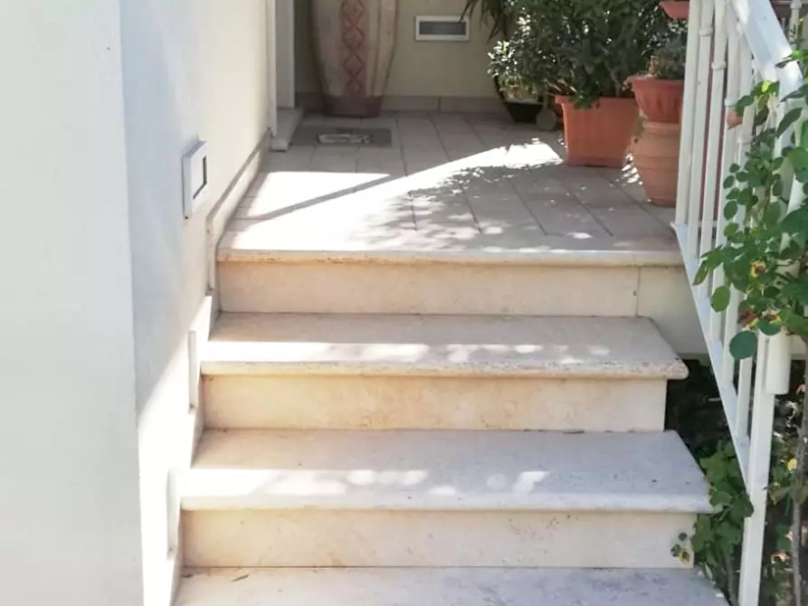 Immagine 2 di Casa trifamiliare in vendita  a Camaiore