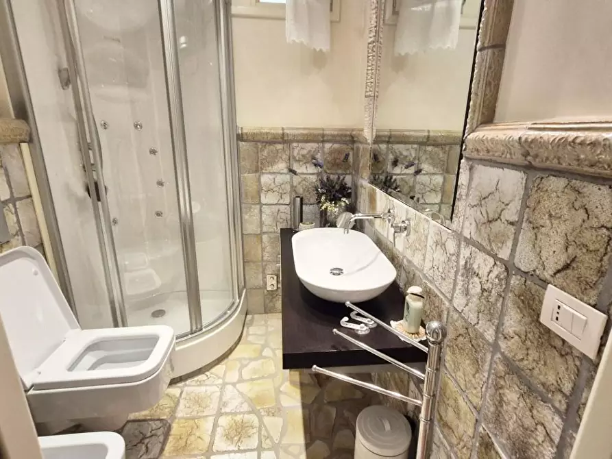 Immagine 34 di Casa trifamiliare in vendita  a Camaiore