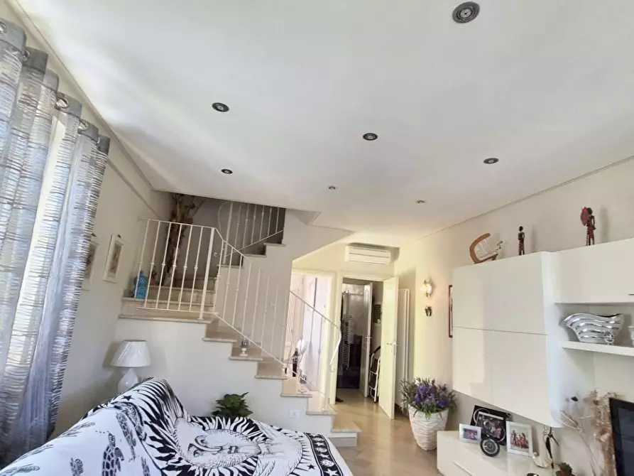 Immagine 11 di Casa trifamiliare in vendita  a Camaiore